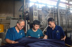 特整丙班氣流機(jī)組：三人七個(gè)機(jī)臺(tái)，班產(chǎn)三萬(wàn)五
